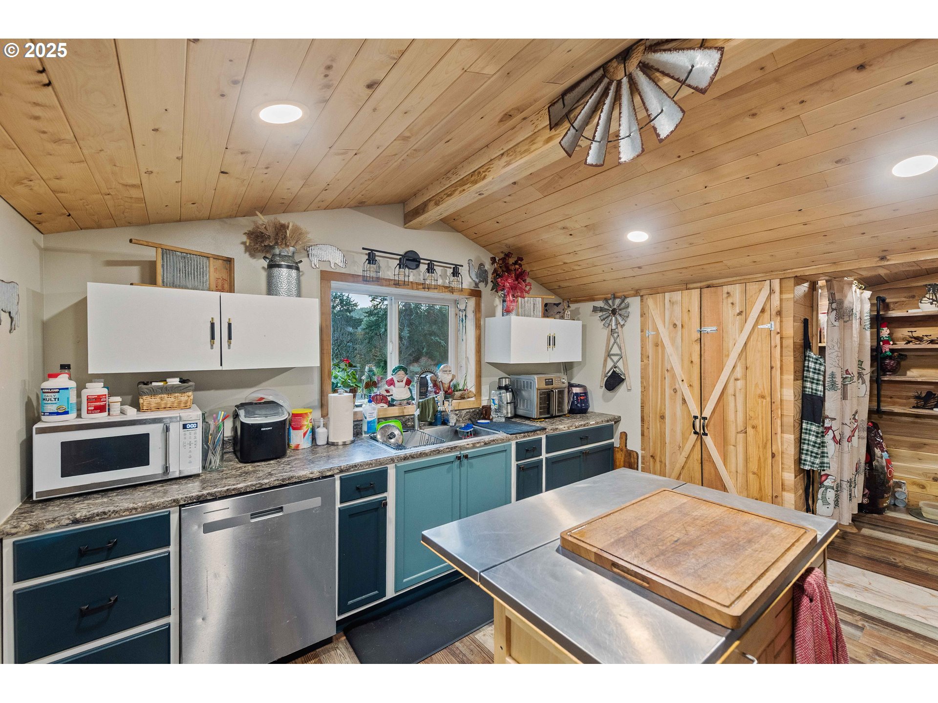 93496 Easy Lane Coos Bay, OR 97420 - Photo 37 of 47 Bedroom, Primary