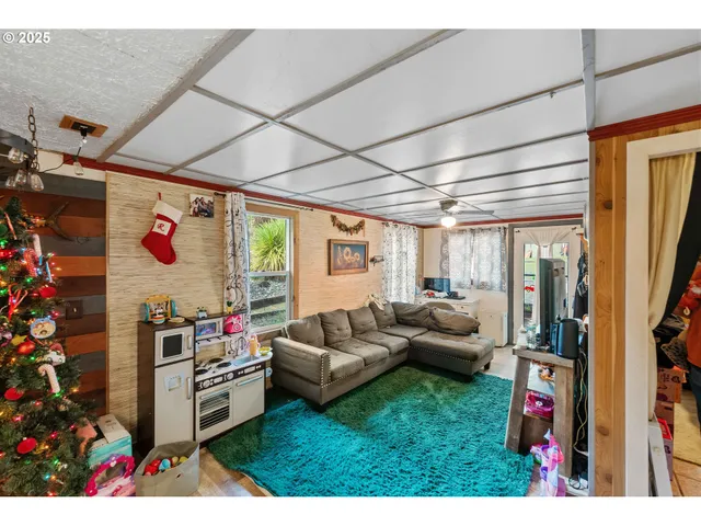 $1,295,000 | 93496 Easy Lane, Coos Bay, OR 97420