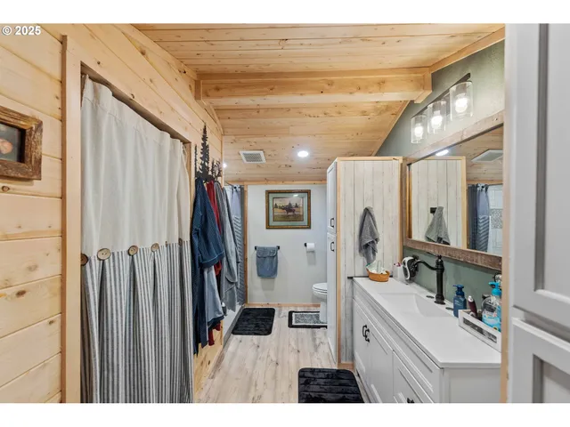 $1,295,000 | 93496 Easy Lane, Coos Bay, OR 97420