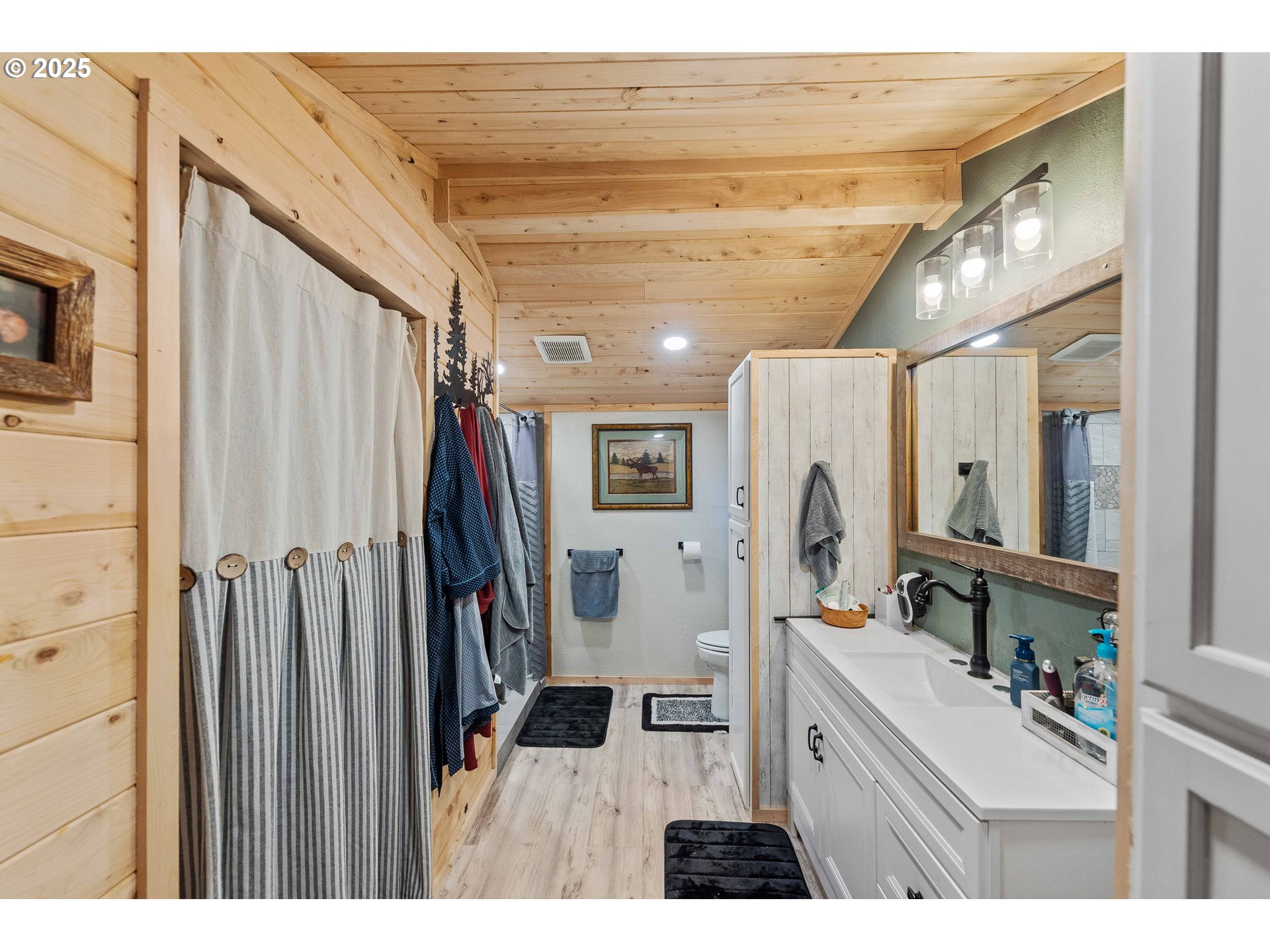 93496 Easy Lane Coos Bay, OR 97420 - Photo 40 of 47 Bathroom, Attached