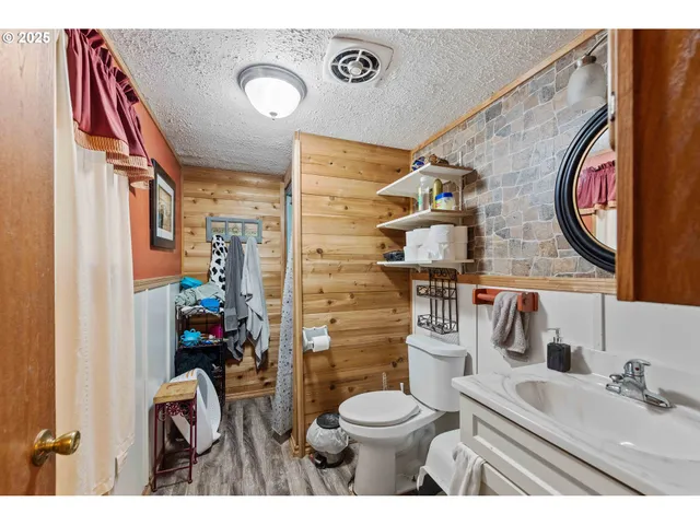 $1,295,000 | 93496 Easy Lane, Coos Bay, OR 97420