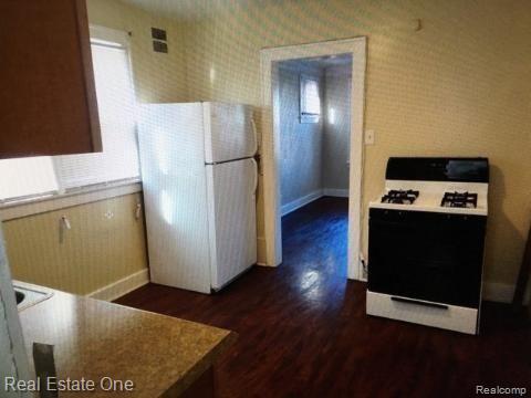 19164 Mapleview Street Detroit, MI 48205 - Photo 12 of 18 lower kitchen.jpg
