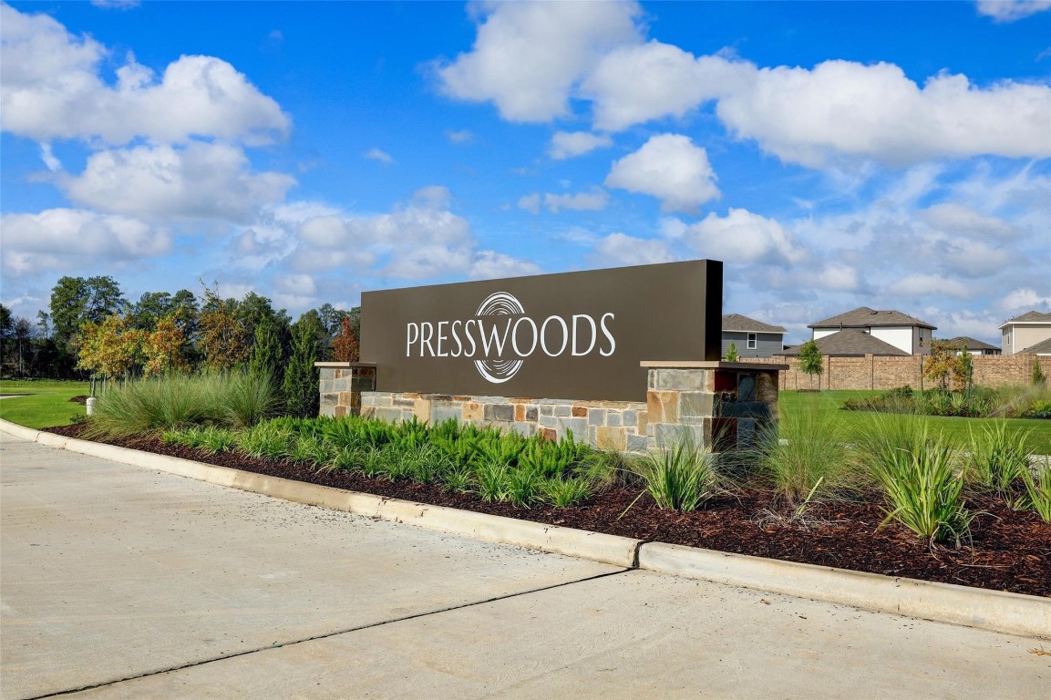 14609 Ivy Floral Way Splendora, TX 77372 - Photo 23 of 23 a sign that is sitting on the side of a road