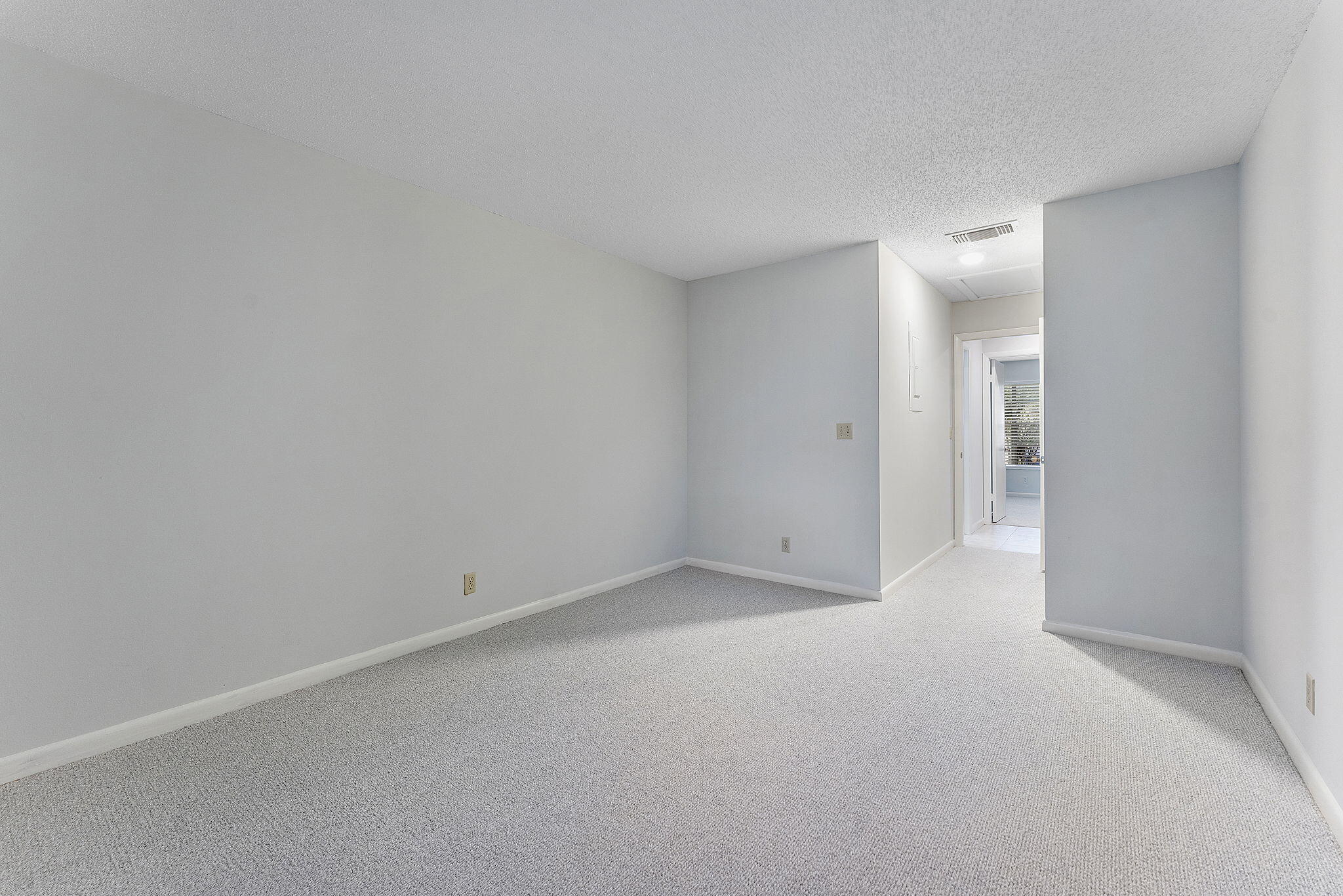 115 Oakwood Drive Jupiter, FL 33458 - Photo 20 of 21 a view of an empty room
