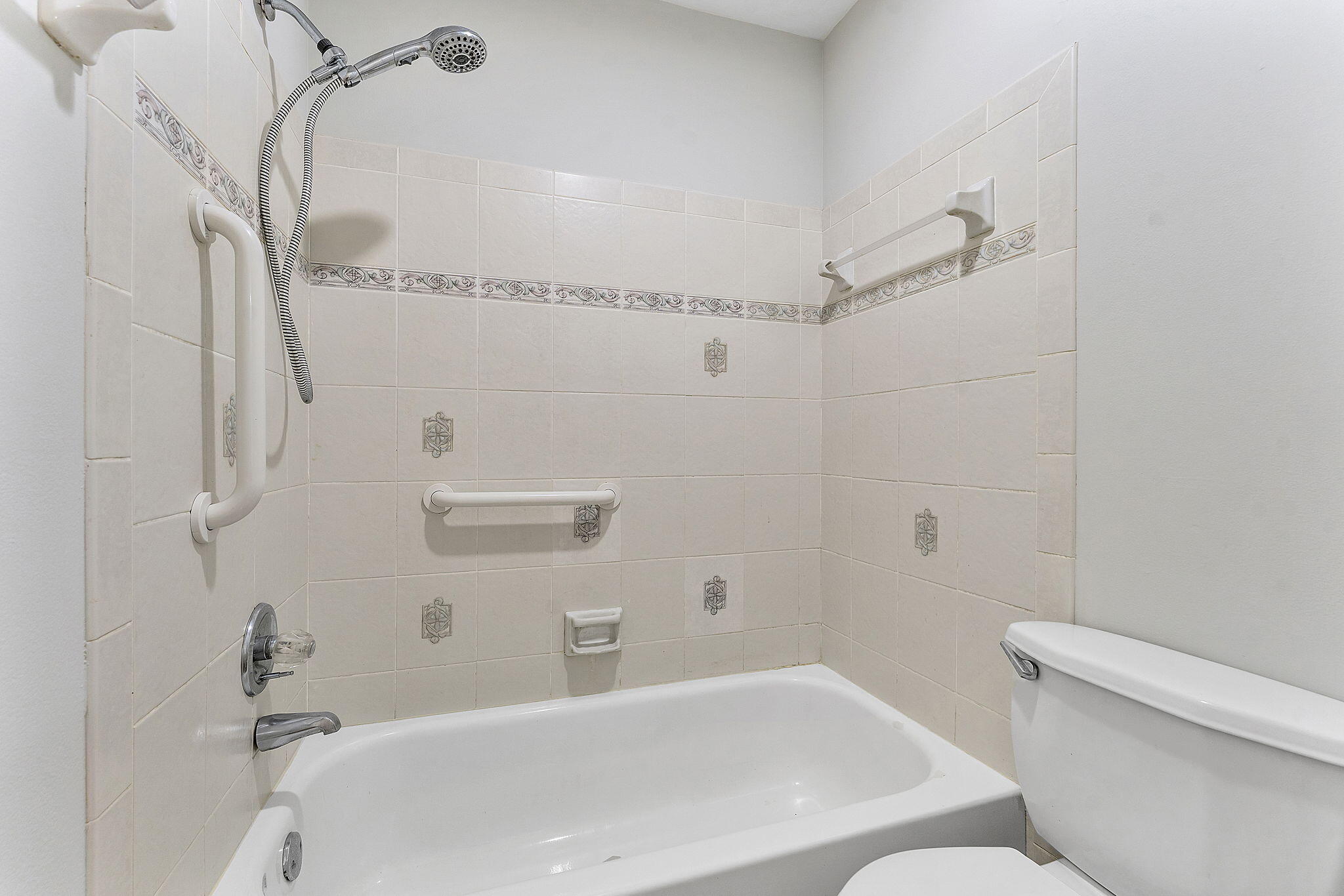 115 Oakwood Drive Jupiter, FL 33458 - Photo 10 of 21 a bathroom with a sink and shower