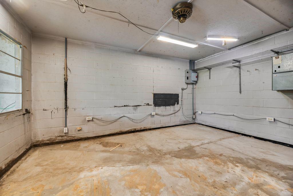 9875 Old Bridge Road Terrell, TX 75160 - Photo 38 of 40 a view of a garage