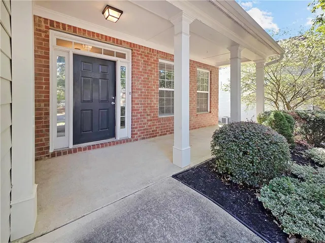 a view of entryway of house