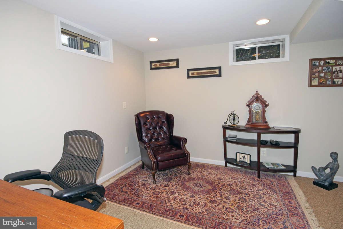 9801 Cresence Way Fairfax, VA 22032 - Photo 23 of 30 a living room with furniture