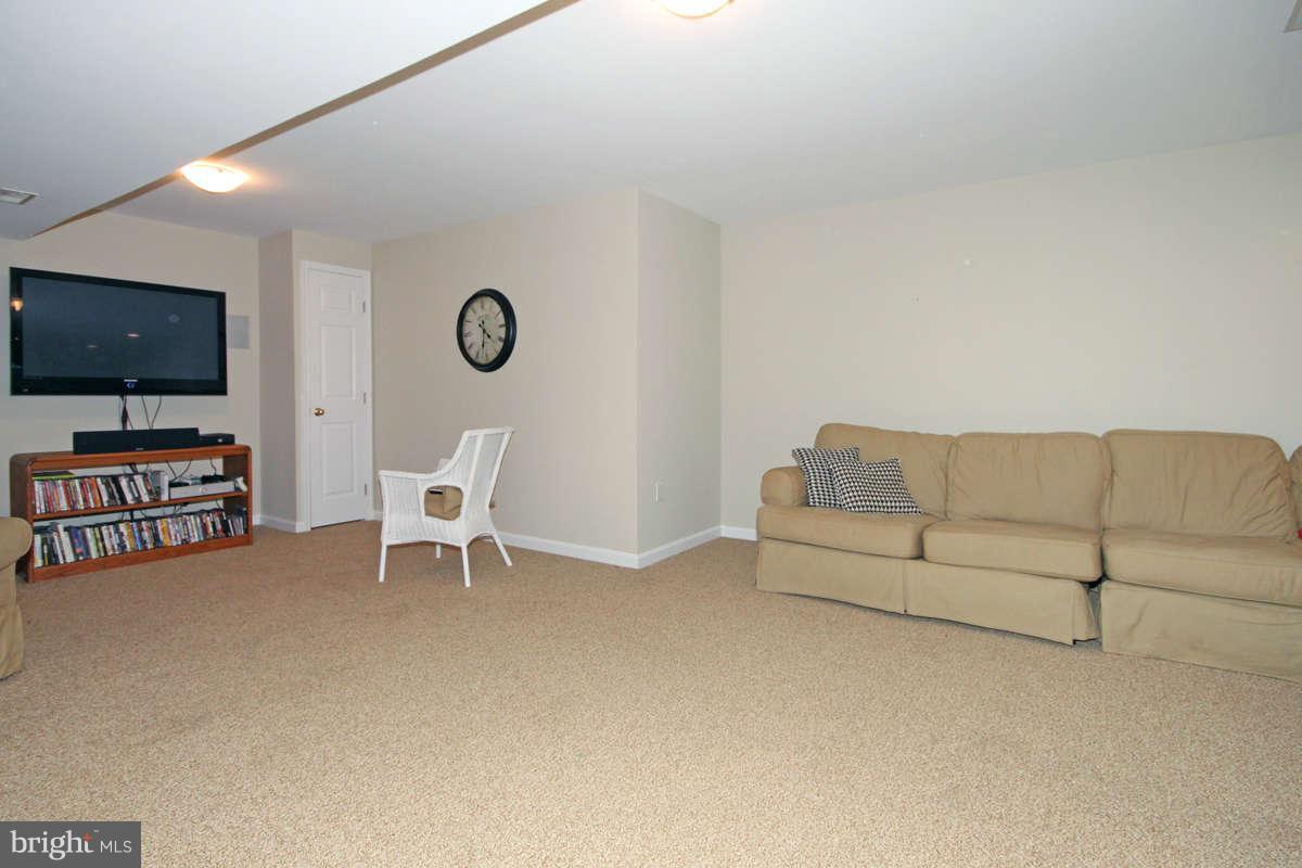 9801 Cresence Way Fairfax, VA 22032 - Photo 25 of 30 a living room with furniture and a flat screen tv