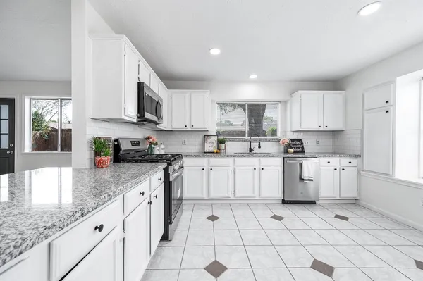 $2,200 | 13407 Wells River Drive, Houston, TX 77041