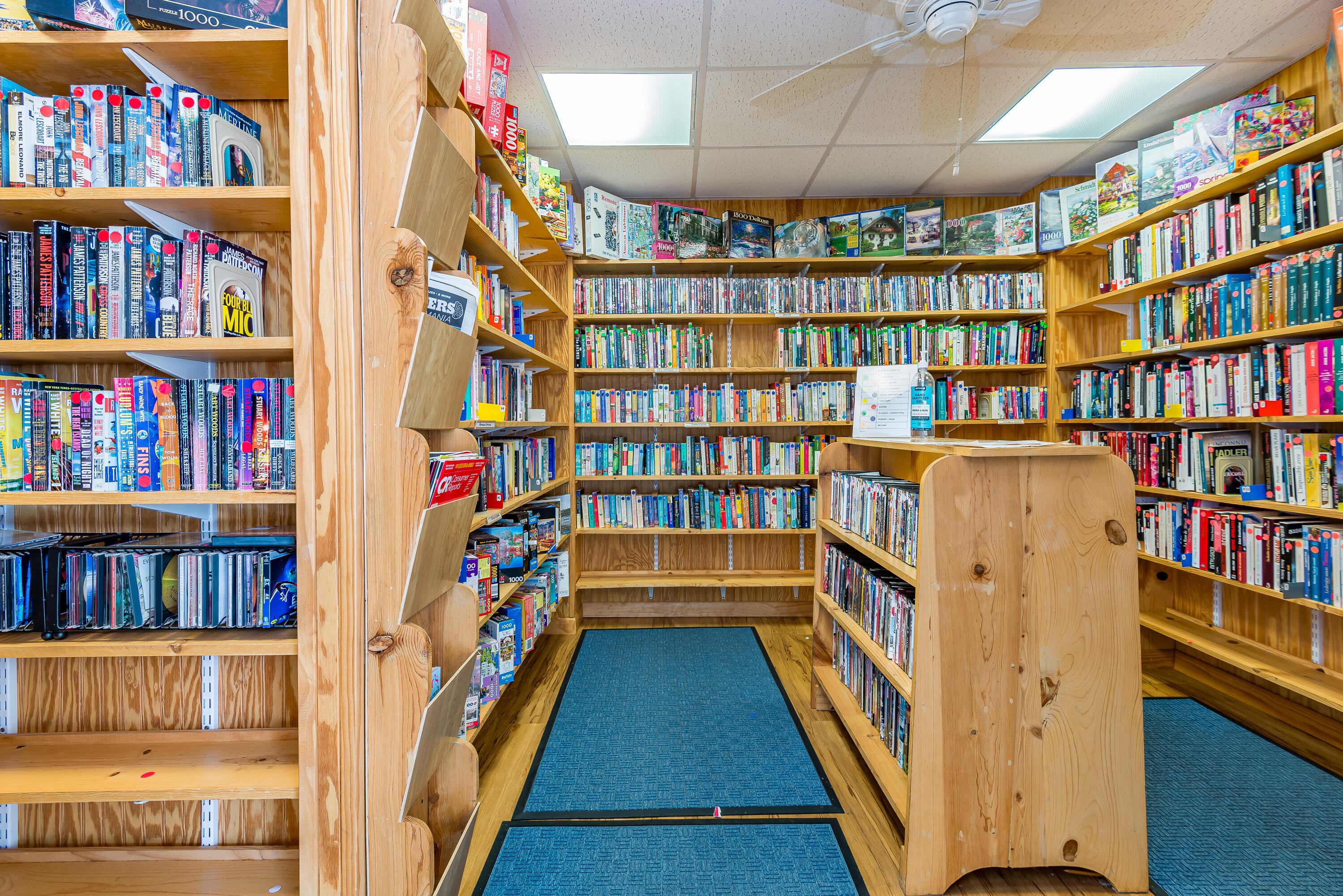 3003 Bimini Bay Boynton Beach, FL 33436 - Photo 28 of 31 a view of a book shelf with lots of books