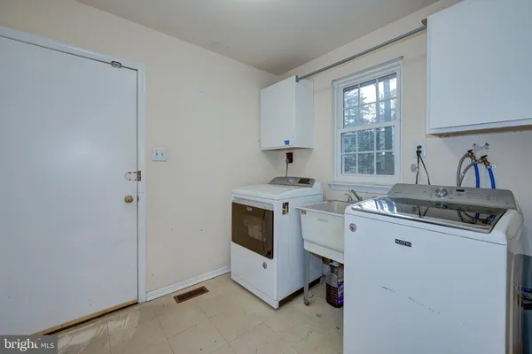$569,000 | 8 Battery Hill Drive, Voorhees, NJ 08043