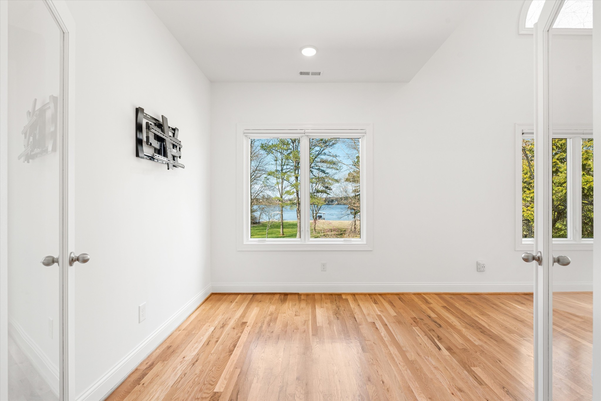 3863 Saundersville Ferry Road Mount Juliet, TN 37122 - Photo 31 of 83 an empty room with a window