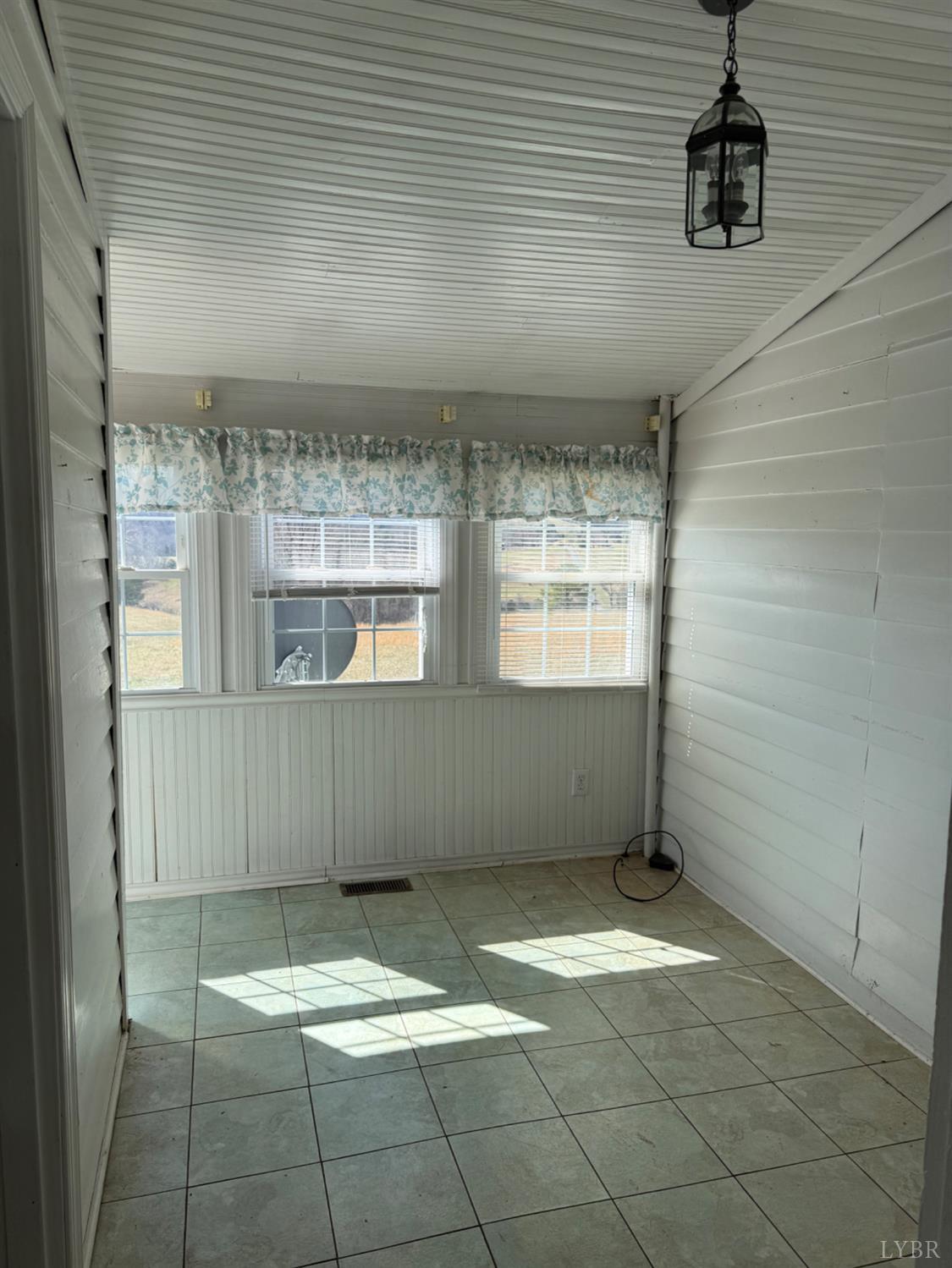 1431 High Peak Road Monroe, VA 24574 - Photo 15 of 24 a view of an empty room
