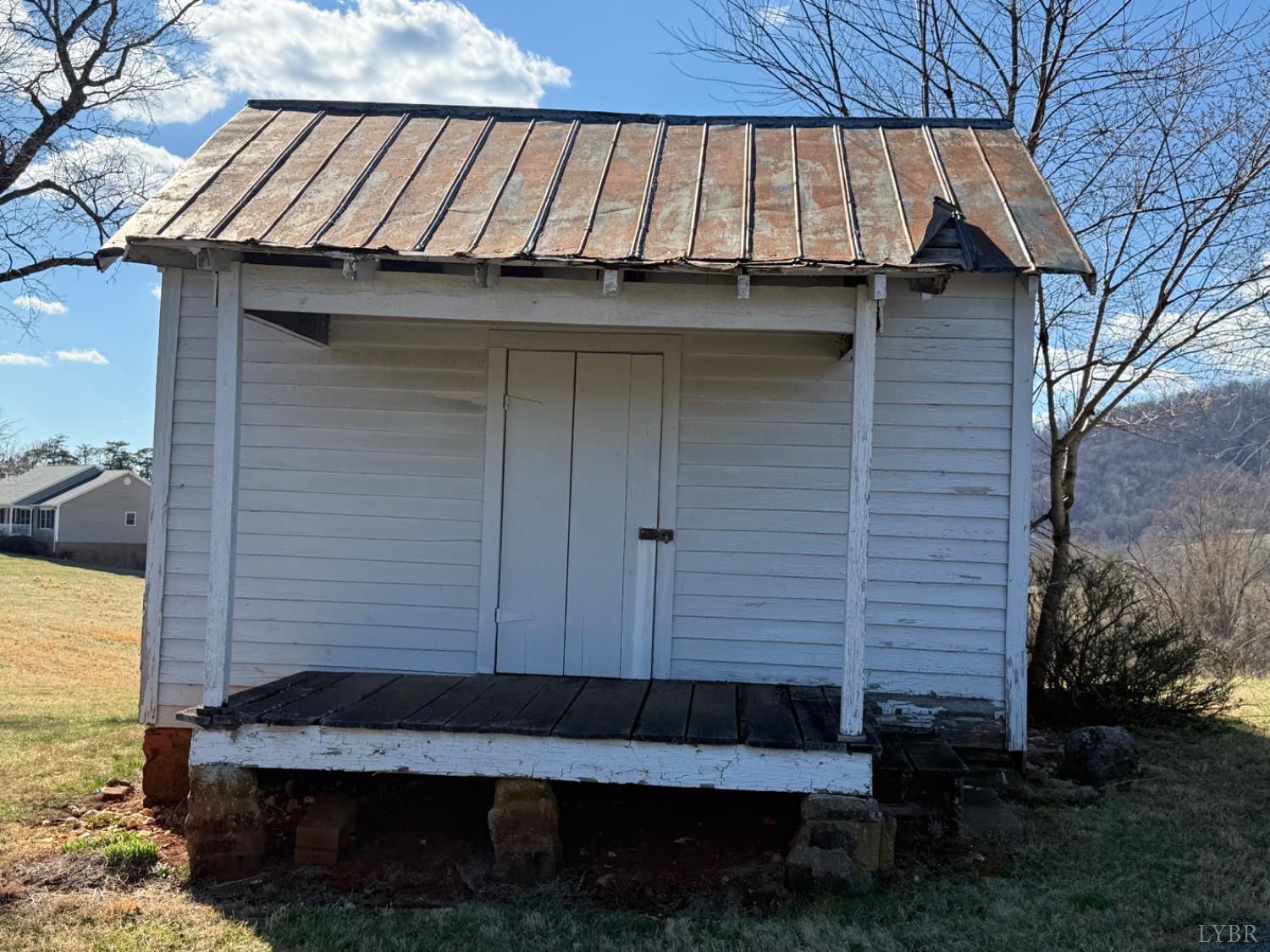 1431 High Peak Road Monroe, VA 24574 - Photo 22 of 24 a front view of a house with a yard