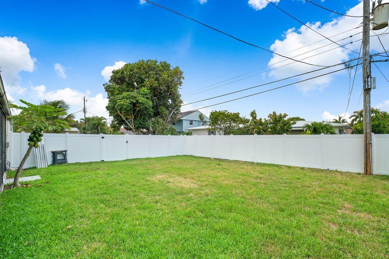 245 Southwest 6th Street Boca Raton, FL 33432 - Photo 18 of 40 a view of a backyard