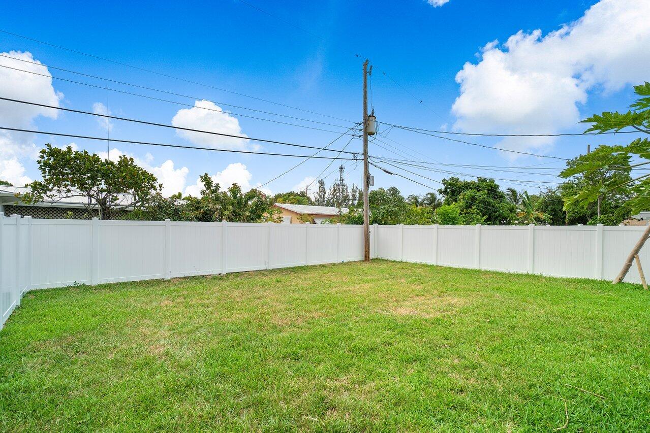 245 Southwest 6th Street Boca Raton, FL 33432 - Photo 19 of 40 a view of a backyard