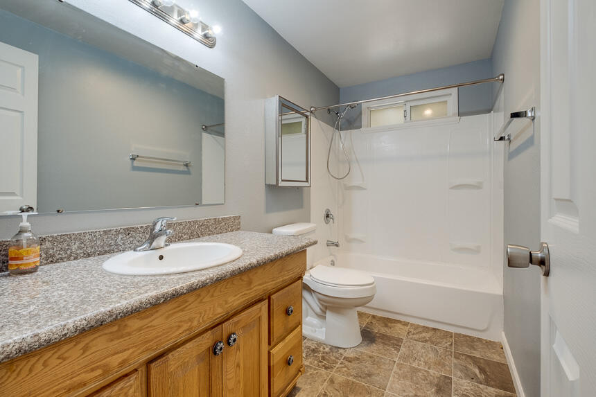2358 Roberts Road Medford, OR 97504 - Photo 12 of 26 2358 Roberts-16
