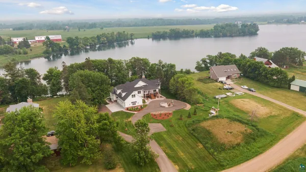 $1,500,000 | 92176 Heppner Road, Sturgeon Lake, MN 55783