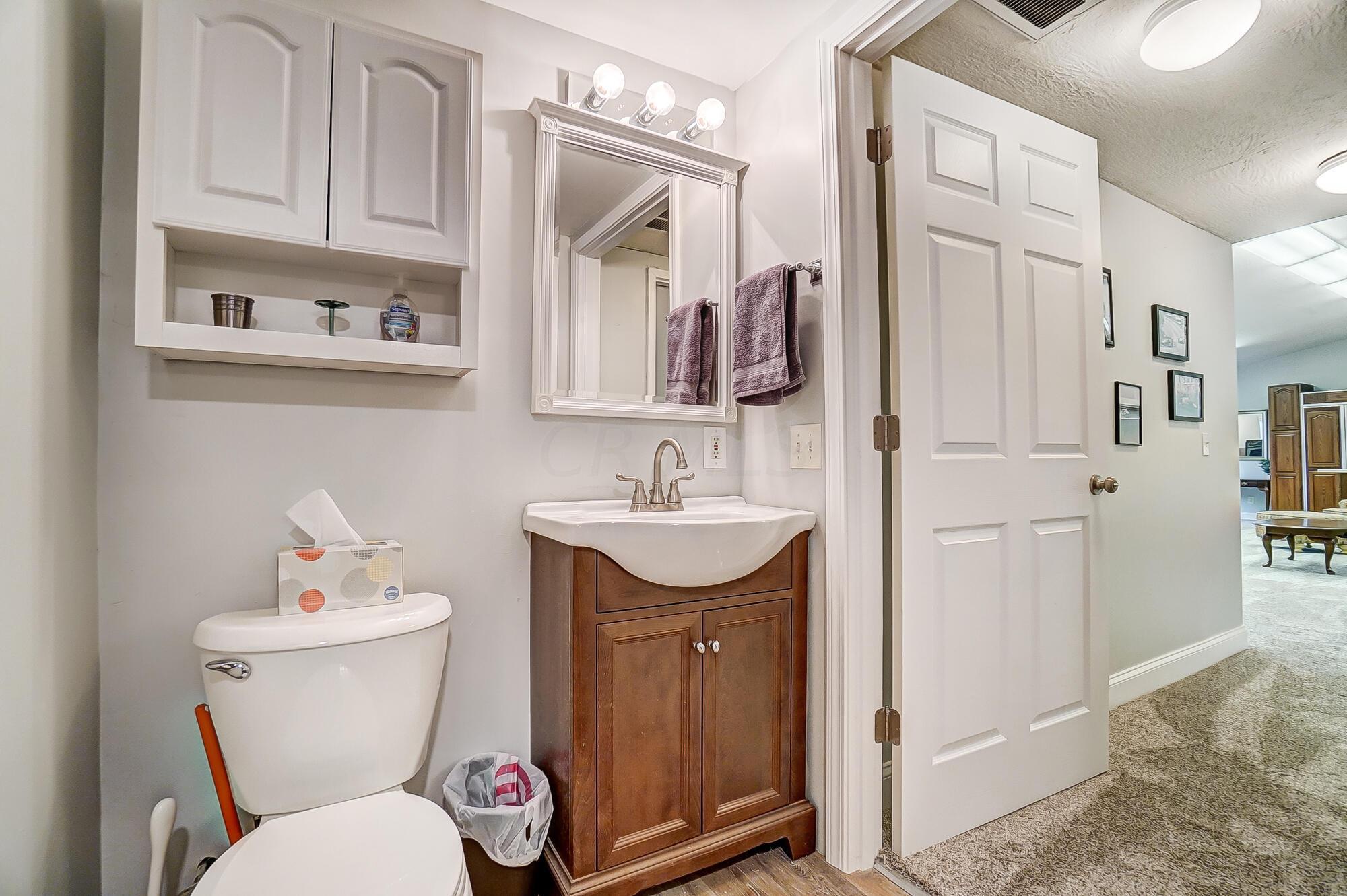 8205 Roberts Road Hilliard, OH 43026 - Photo 76 of 81 Apartment Bathroom