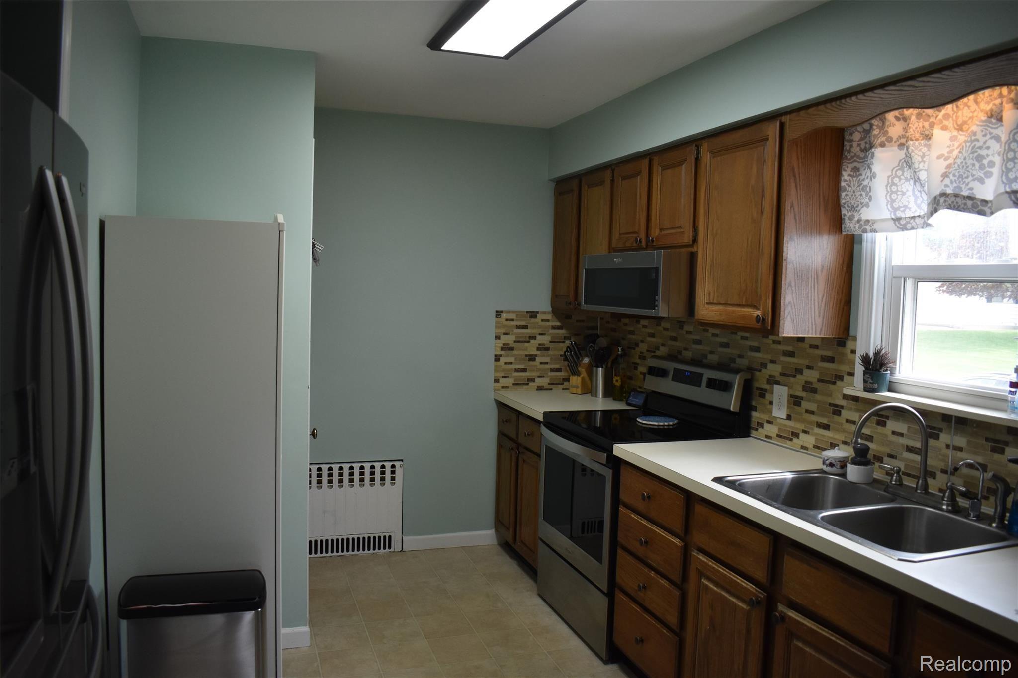 407 3rd Street Fenton, MI 48430 - Photo 11 of 21 DSC_0484.JPG