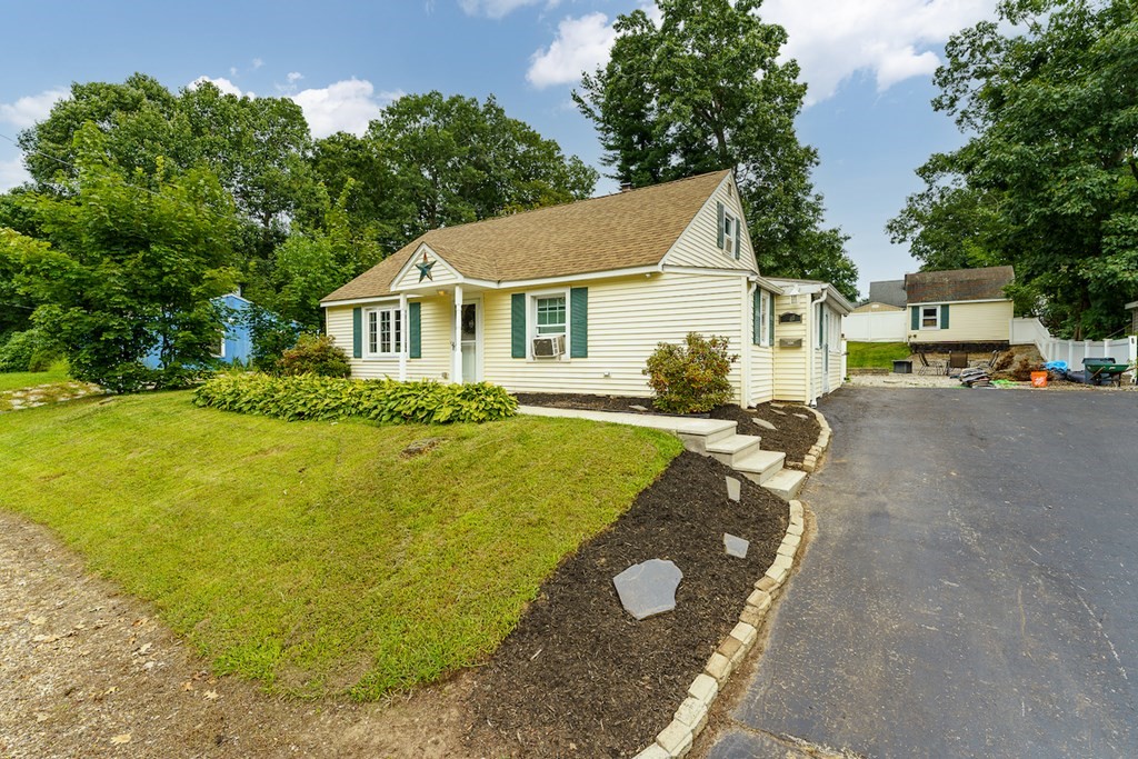 40 Warren Road Auburn, MA 01501 - Photo 3 of 38 Gallery Image 3