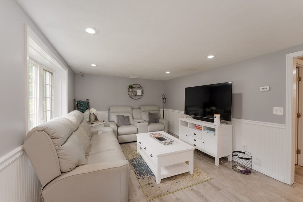 40 Warren Road Auburn, MA 01501 - Photo 6 of 38 Gallery Image 6