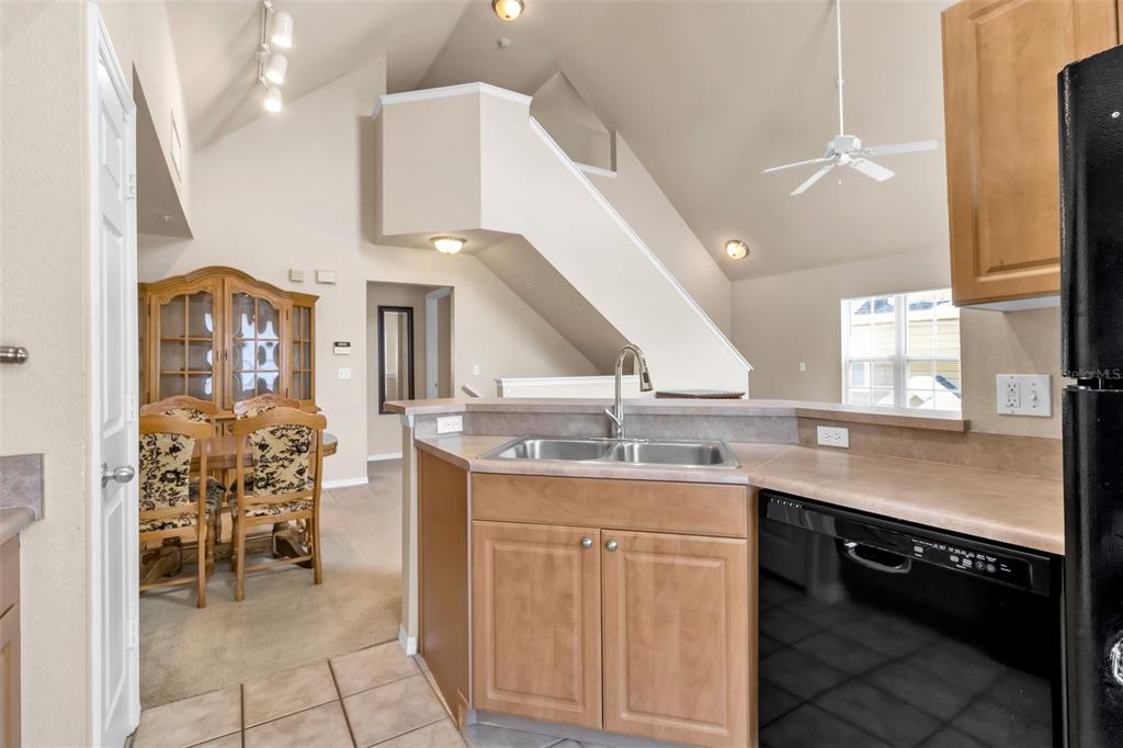5541 Rosehill Road, Unit 202 Sarasota, FL 34233 - Photo 19 of 47