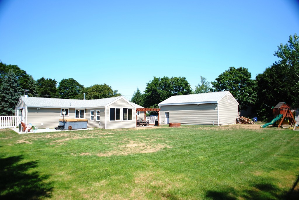 34 Raymond Road Marlborough, MA 01752 - Photo 2 of 23 Gallery Image 2
