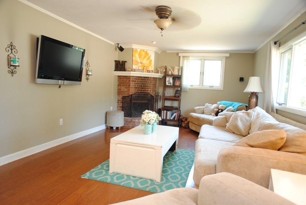 34 Raymond Road Marlborough, MA 01752 - Photo 4 of 23 Gallery Image 4
