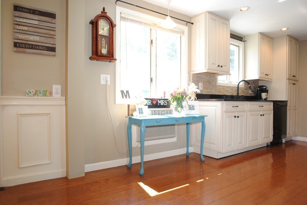 34 Raymond Road Marlborough, MA 01752 - Photo 6 of 23 Gallery Image 6
