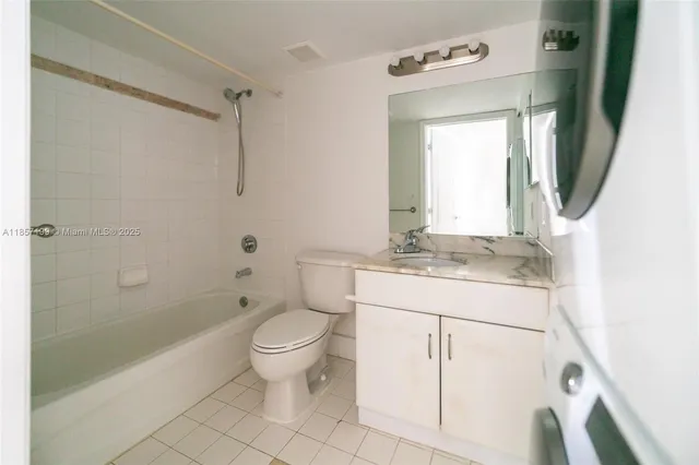 $4,600 | 1200 Brickell Bay Drive, Unit 4024, Miami, FL 33131