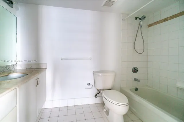 $4,600 | 1200 Brickell Bay Drive, Unit 4024, Miami, FL 33131