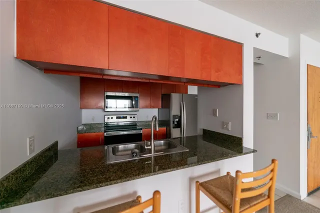 $4,600 | 1200 Brickell Bay Drive, Unit 4024, Miami, FL 33131