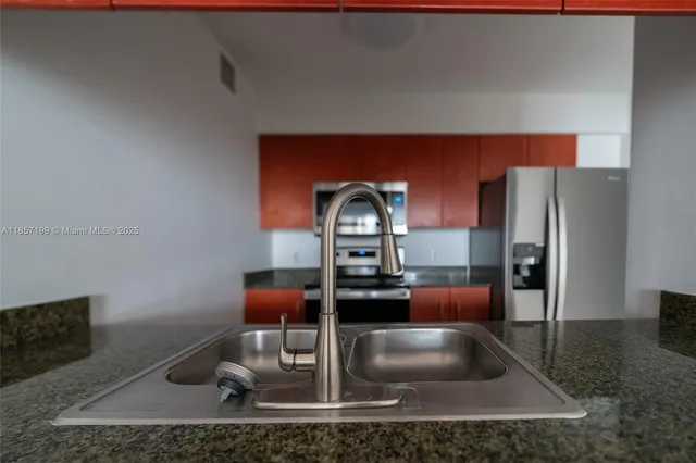 $4,600 | 1200 Brickell Bay Drive, Unit 4024, Miami, FL 33131