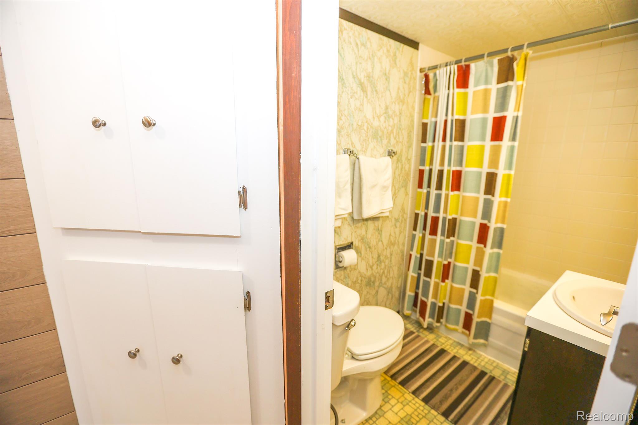 2083 Dutcher Road Flint, MI 48532 - Photo 17 of 24 Gallery Image 17