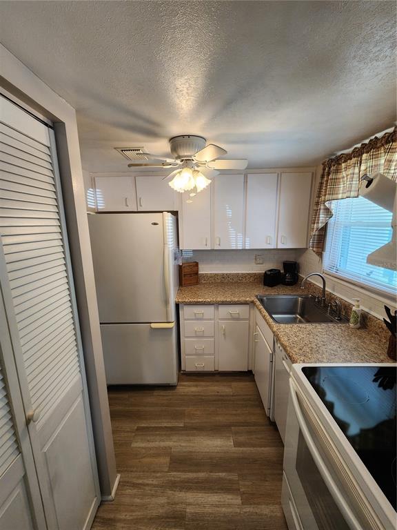 5842 Welcome Road, Unit J2 Bradenton, FL 34207 - Photo 11 of 25 a kitchen with a white stove top oven and refrigerator
