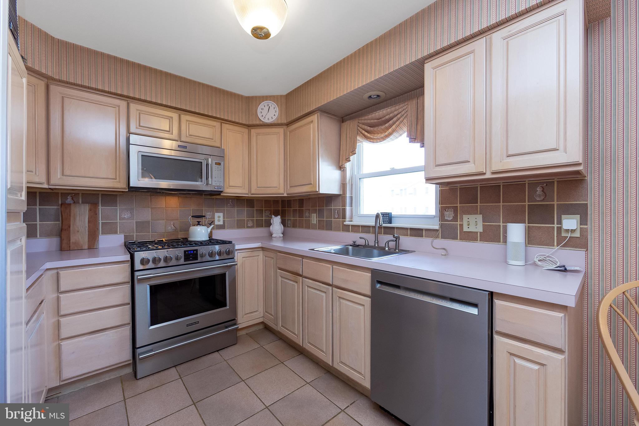 2738 Clayton Street Philadelphia, PA 19152 - Photo 11 of 32