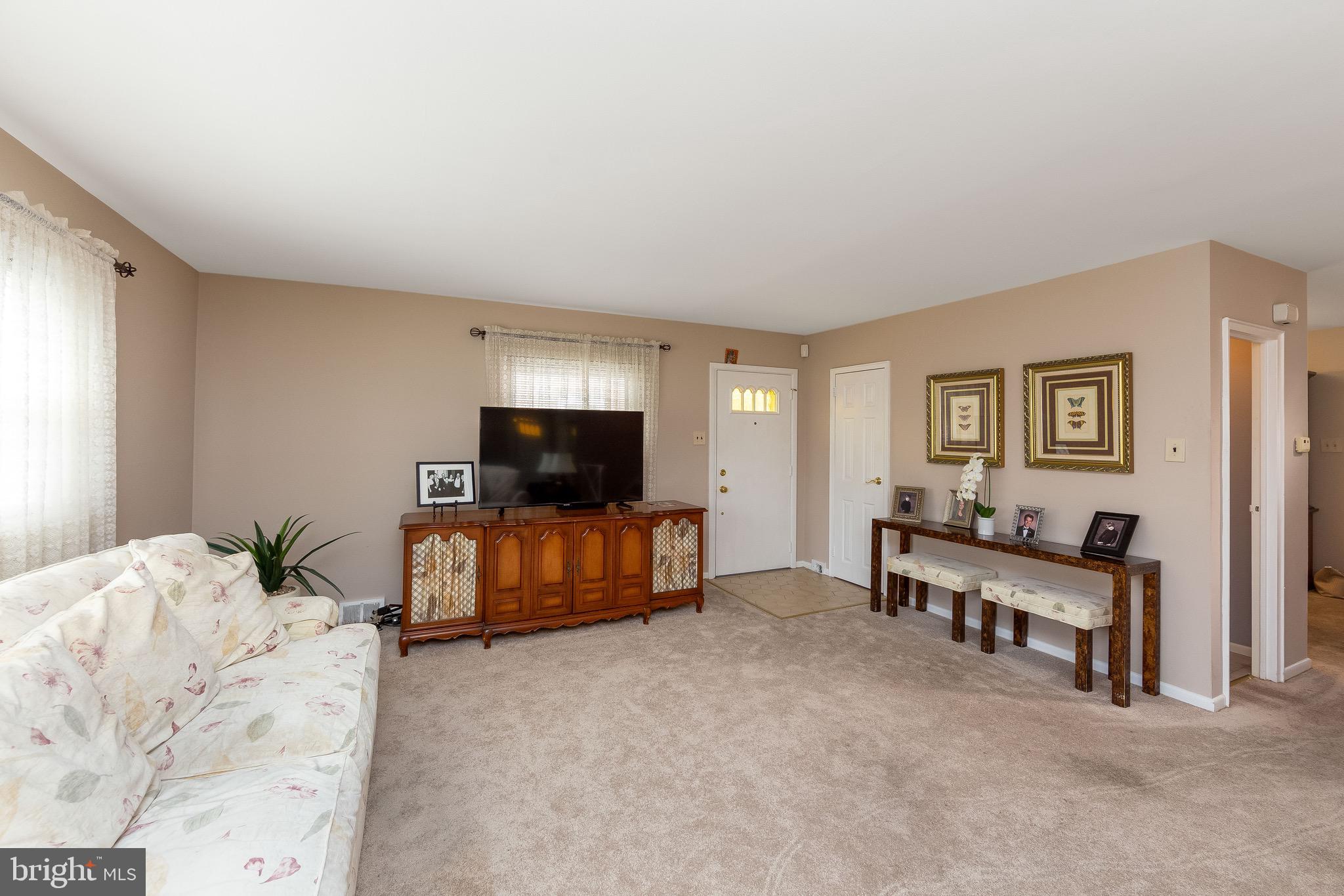 2738 Clayton Street Philadelphia, PA 19152 - Photo 6 of 32