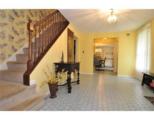539 Old Mill Road Fox Chapel, PA 15238 - Photo 2 of 17 Entry/Foyer. What a lovely foyer to meet and greet friends and family! The foyer opens to the dining room, living room, kitchen, family room and den for a wonderful flow for entertaining in style.