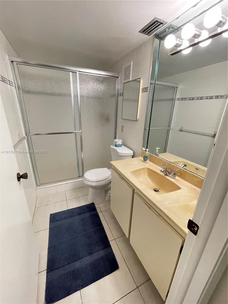 4000 Crystal Lake Drive, Unit 111 Deerfield Beach, FL 33064 - Photo 20 of 26 a bathroom with a sink and mirror