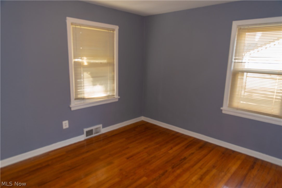 991 West Green Road Cleveland, OH 44121 - Photo 10 of 29 Bedroom 2