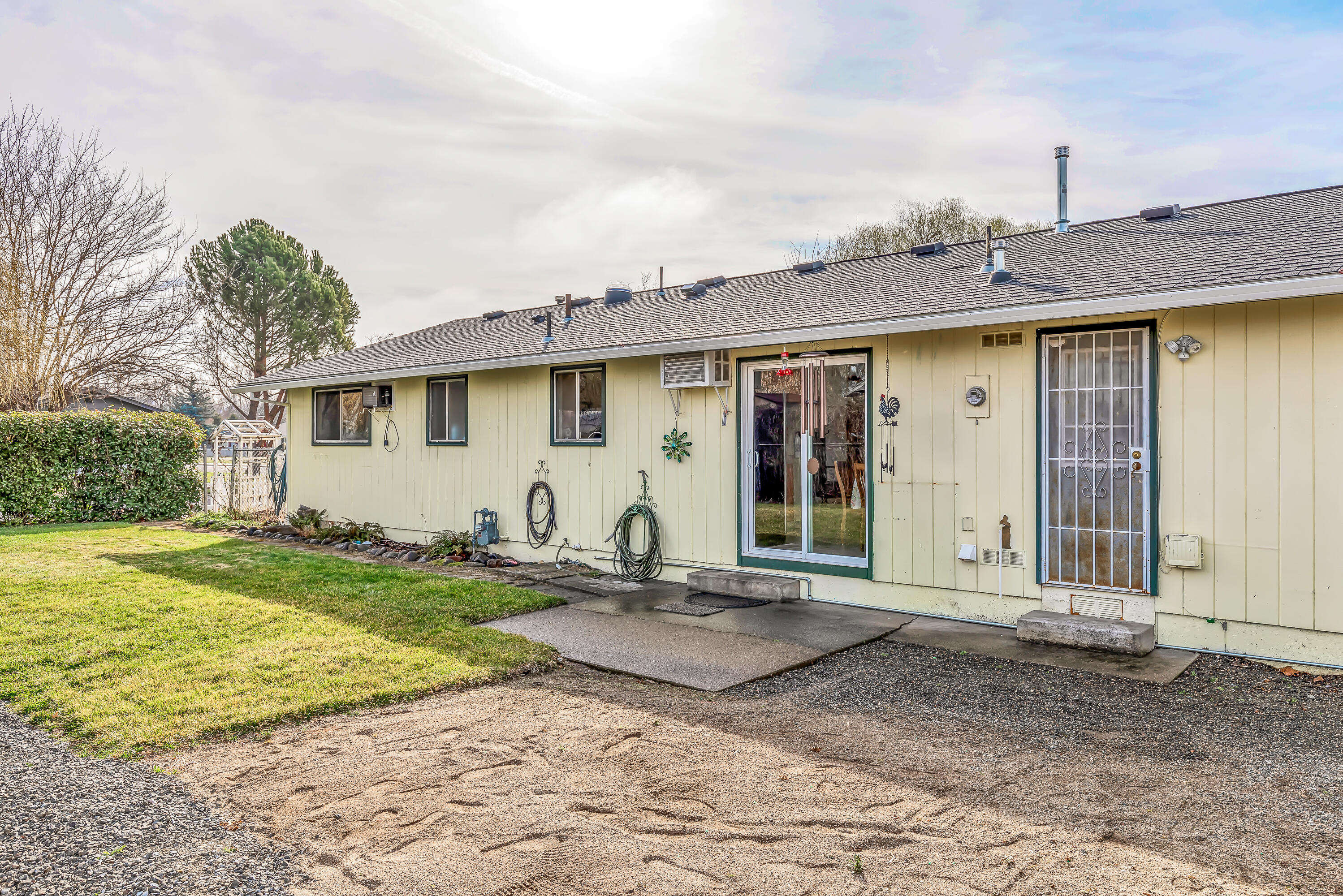 704 Elm Way Eagle Point, OR 97524 - Photo 28 of 47 37
