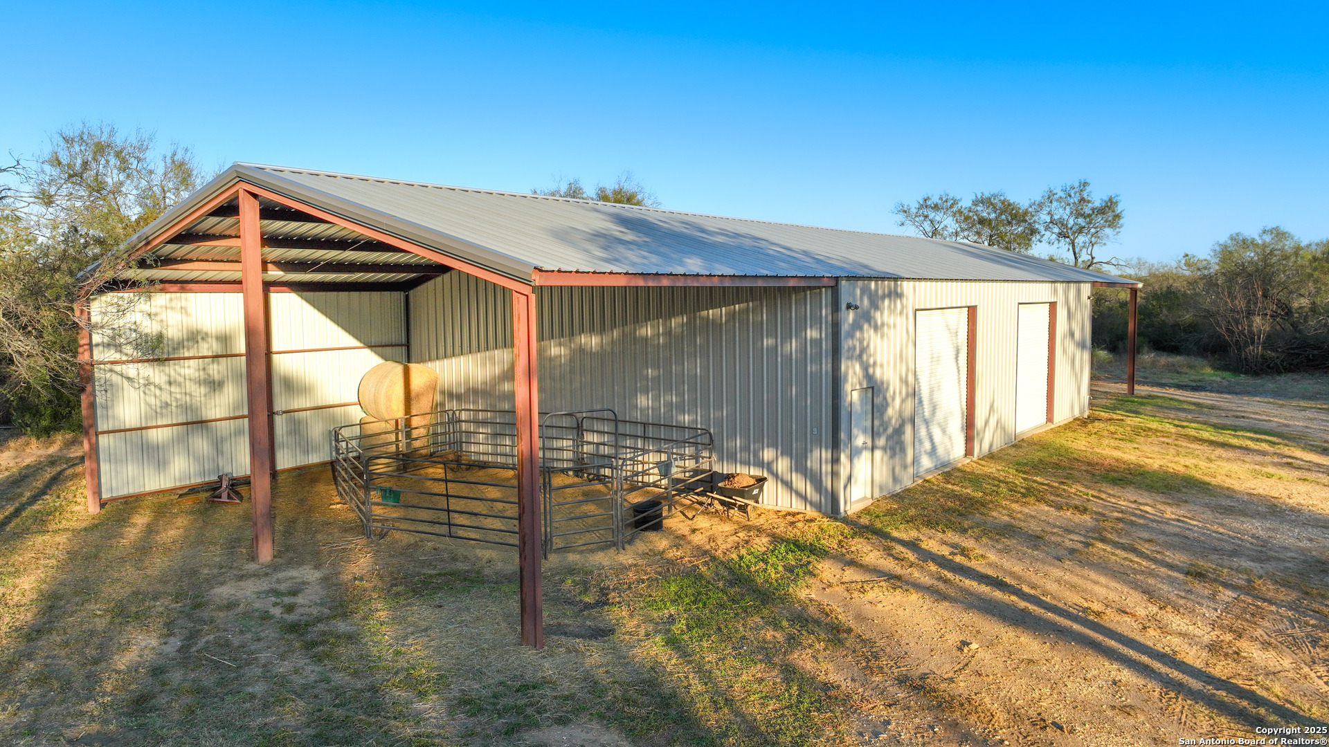 11190 Jarratt Road Atascosa, TX 78002 - Photo 13 of 29