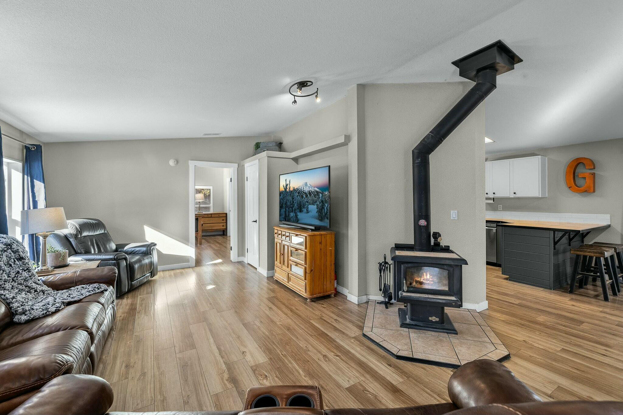 15879 Ranch Place La Pine, OR 97739 - Photo 28 of 42 family room