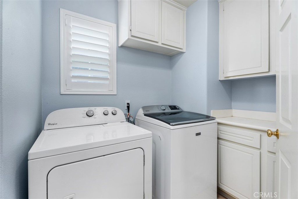 26 Richemont Way Aliso Viejo, CA 92656 - Photo 20 of 33 a utility room with dryer and washer