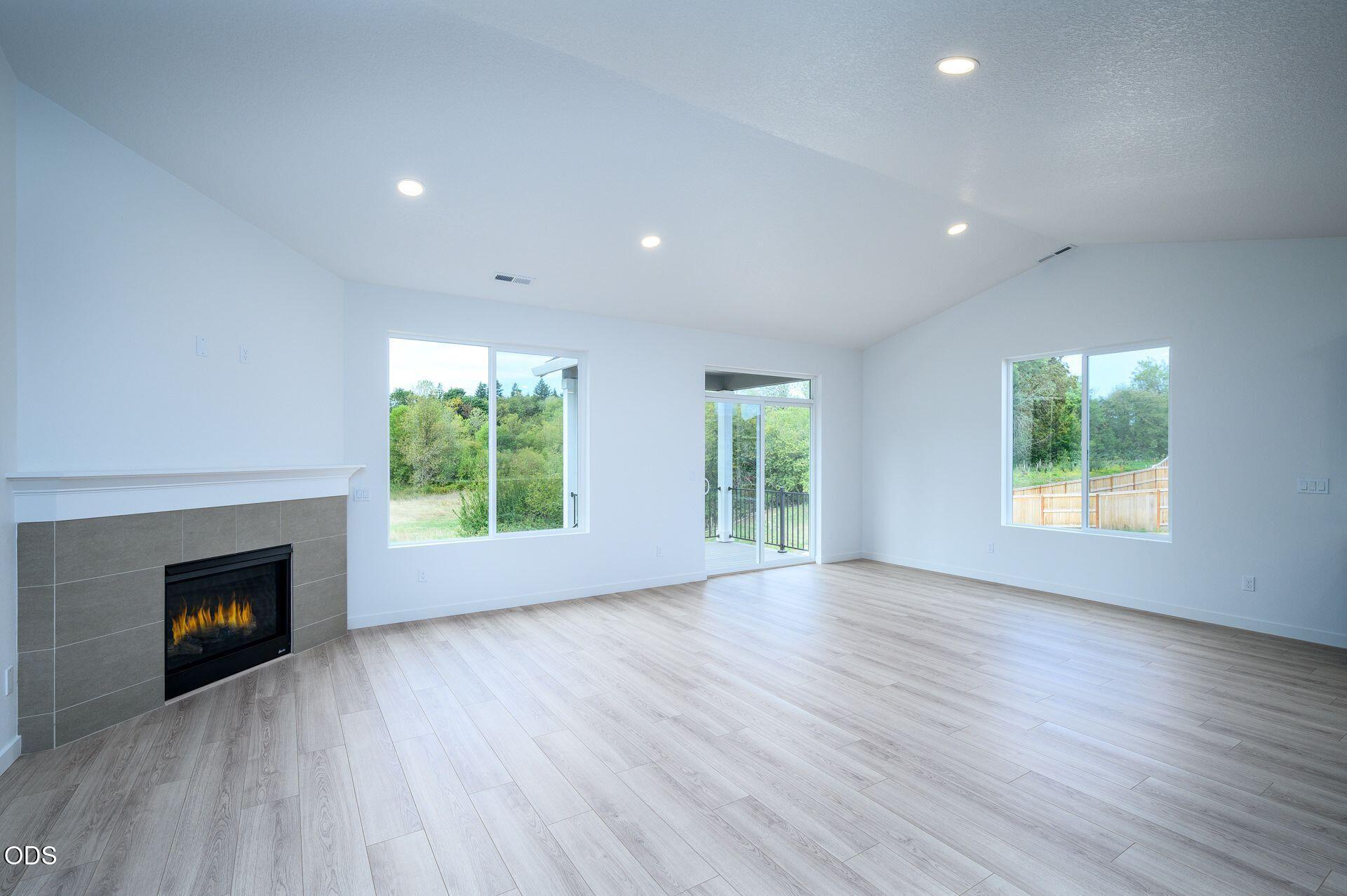 1129 Pumpkin Ridge, Unit 318 Eagle Point, OR 97524 - Photo 8 of 18