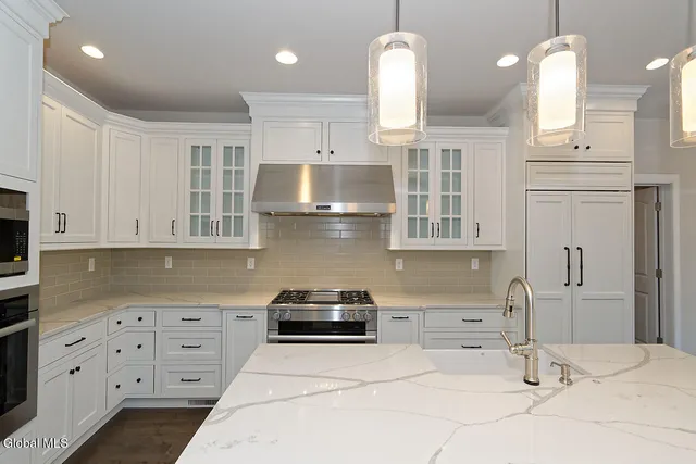 $934,395 | 8 Mapleton Court, Clifton Park, NY 12065