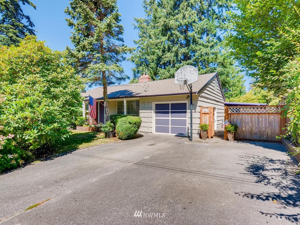 9229 217th Street Southwest Edmonds, WA 98020 - Photo 1 of 17 Gallery Image 1