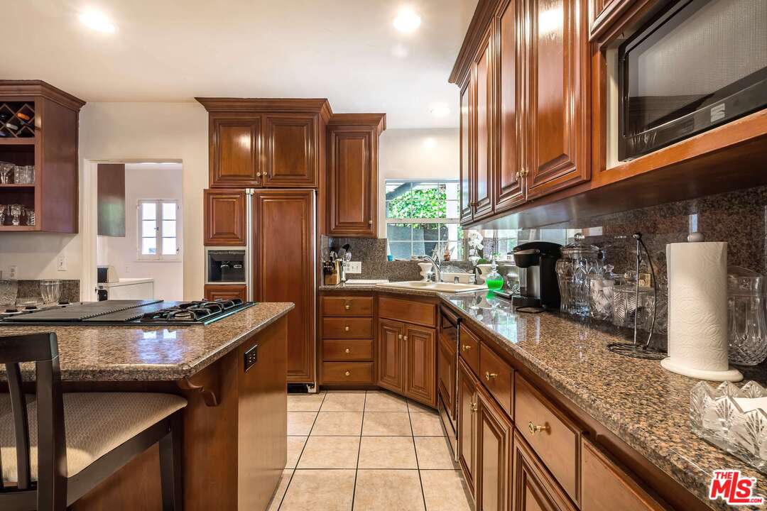 3734 Lorado Way View Park, CA 90043 - Photo 18 of 41